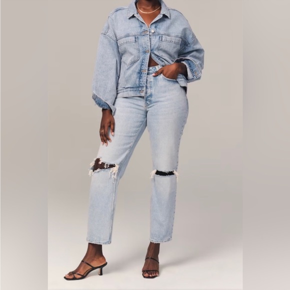 Abercrombie & Fitch Curve Love The Dad High Rise Size 28 / 6 Short Light Destroy - Picture 1 of 7